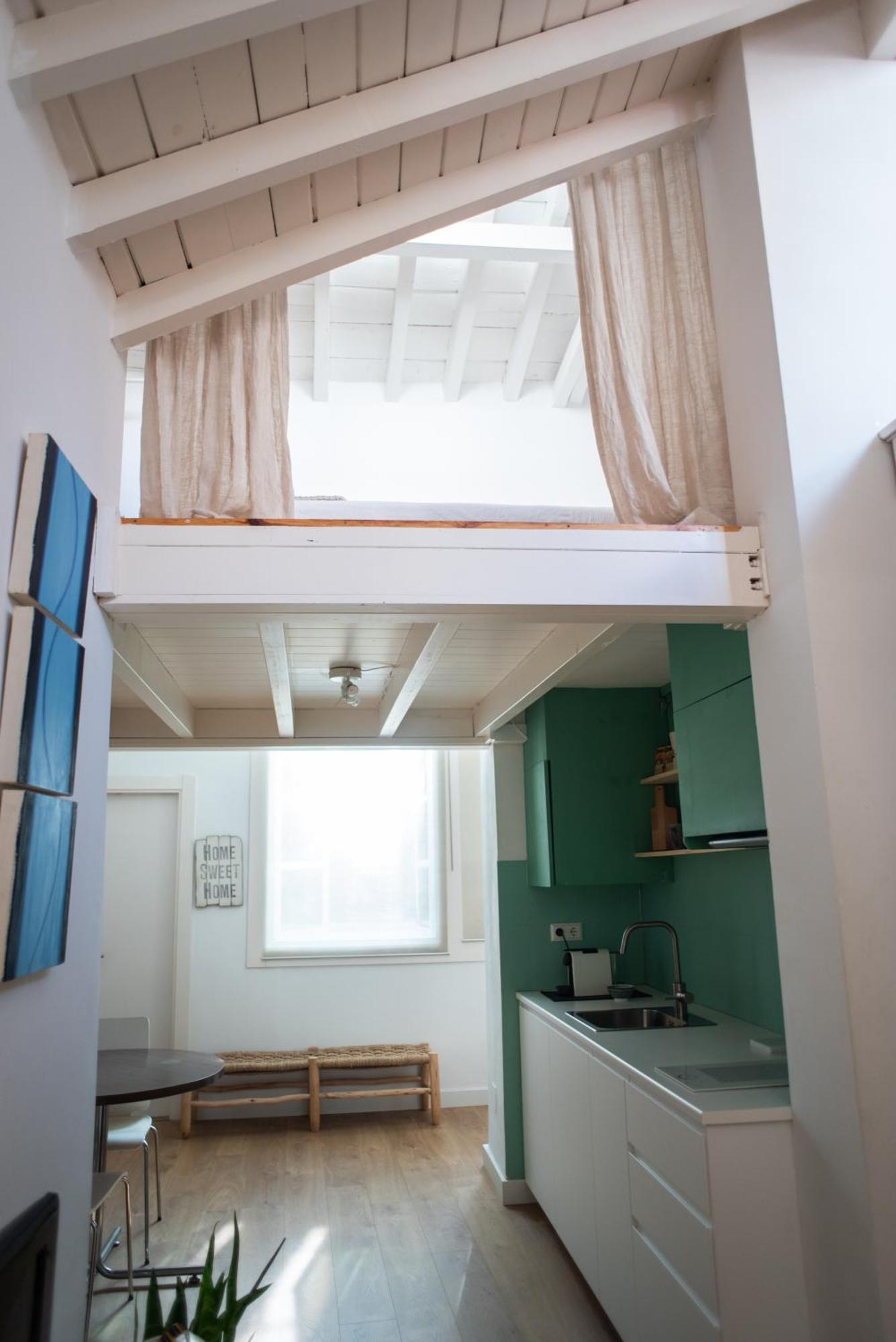 Cozy & Quiet Apartment In The Center Малага Экстерьер фото